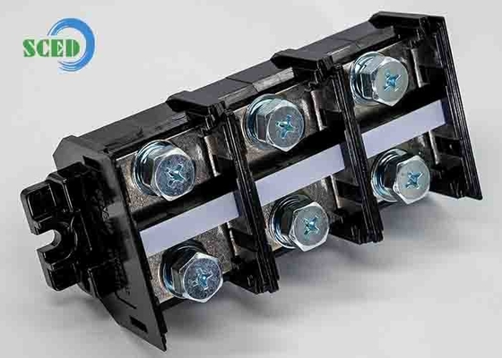300A Bloc de terminaux ferroviaires 47,0 mm 600V Matériau PC noir connecteur à vis